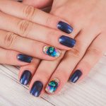 nail-art-bleu-nuit-argente-exemple (1)