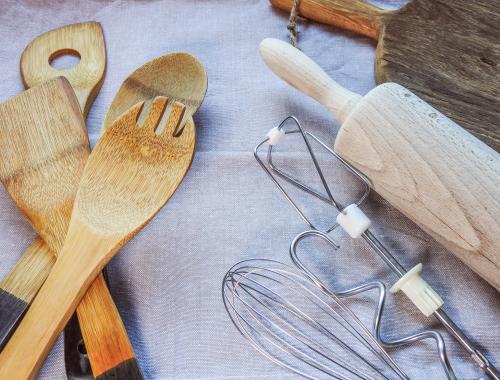 Profile Ustensiles de cuisine en bois (cuillère, spatule, cuillère