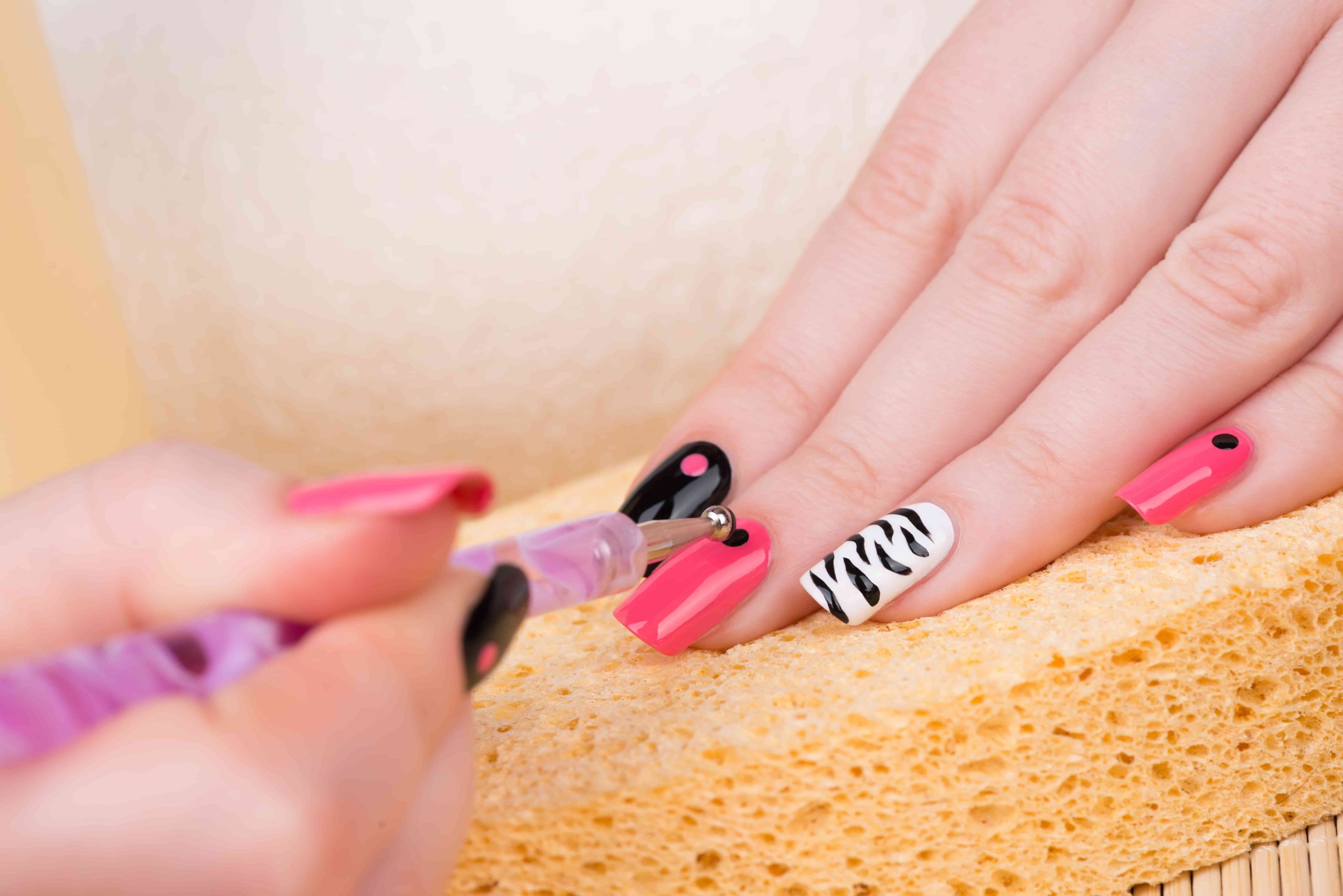 nail-art-zebre