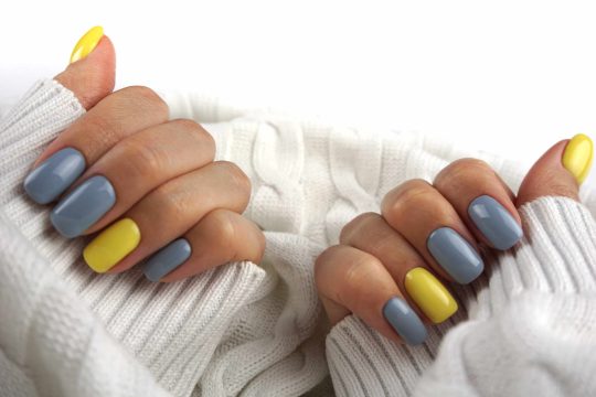 nails-bicolor